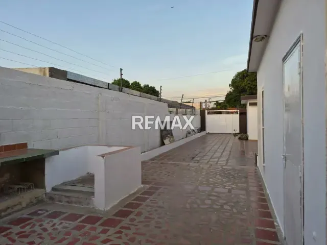 CASA EN VENTA URB. LAS LOMAS - 9
