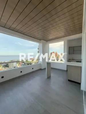 Penthouse a estrenar en Alquiler Edif. Véneto Av. El Milagro - 12