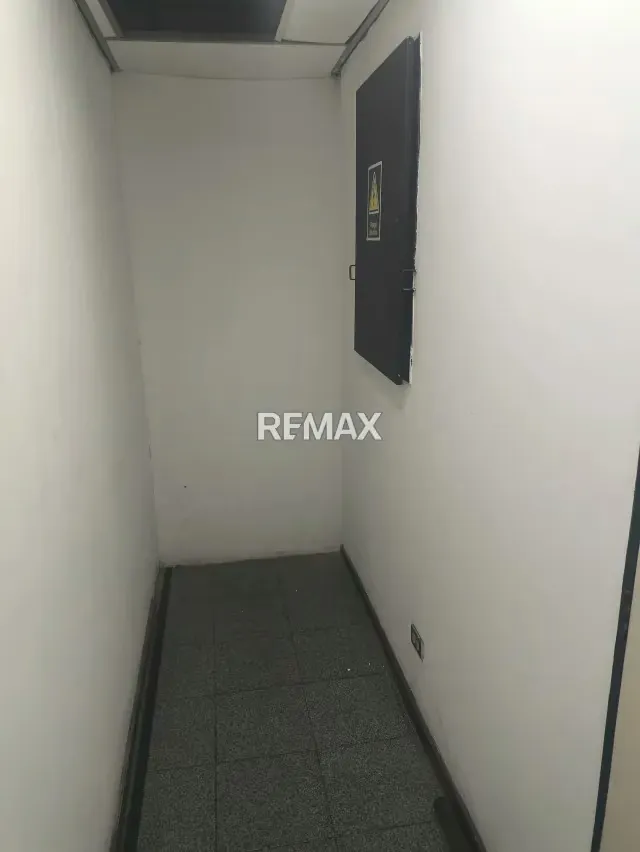 CC Concresa VENDO Local Comercial 113m2 (al lado Corpoelec) - 6