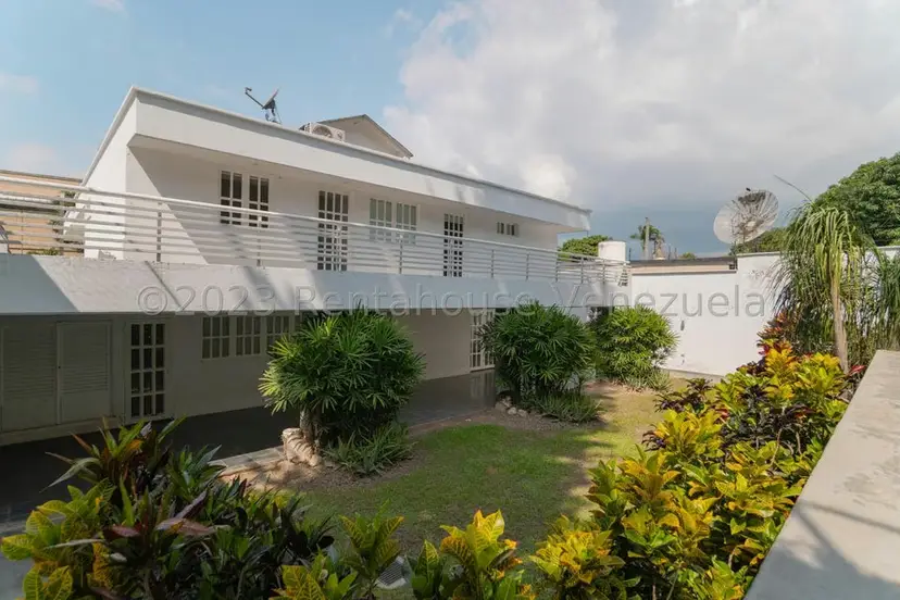 Casa (Multipes Niveles) en Venta en Prados del Este, Distrito Metropolitano