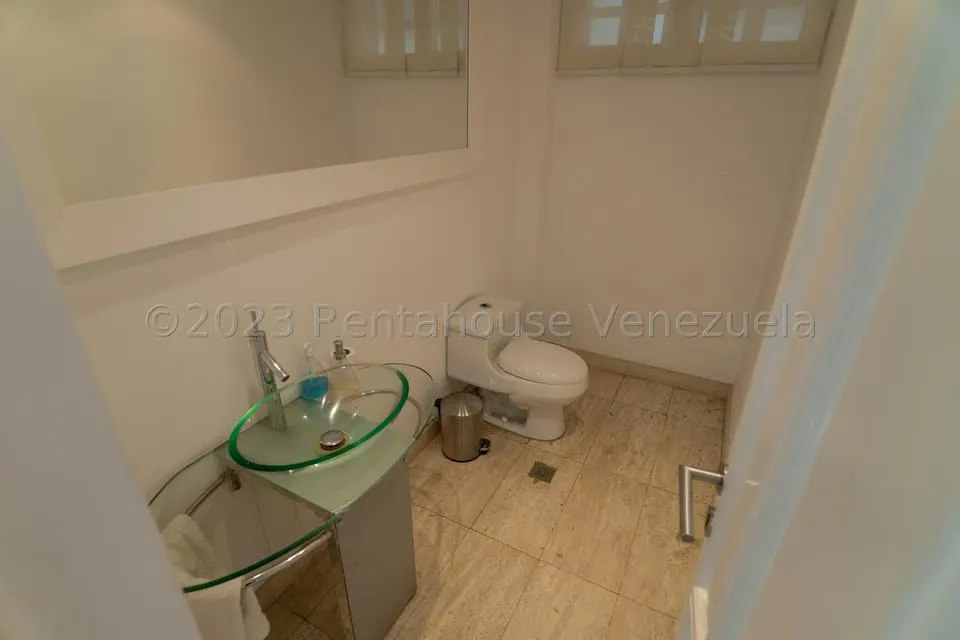 Casa (Multipes Niveles) en Venta en Prados del Este, Distrito Metropolitano - 11