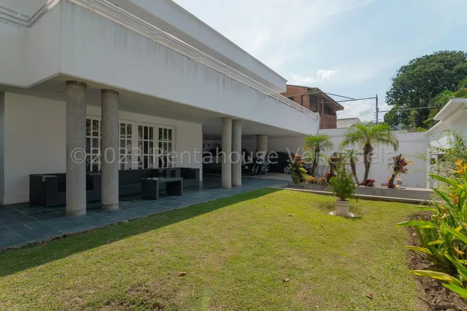 Casa (Multipes Niveles) en Venta en Prados del Este, Distrito Metropolitano - 2