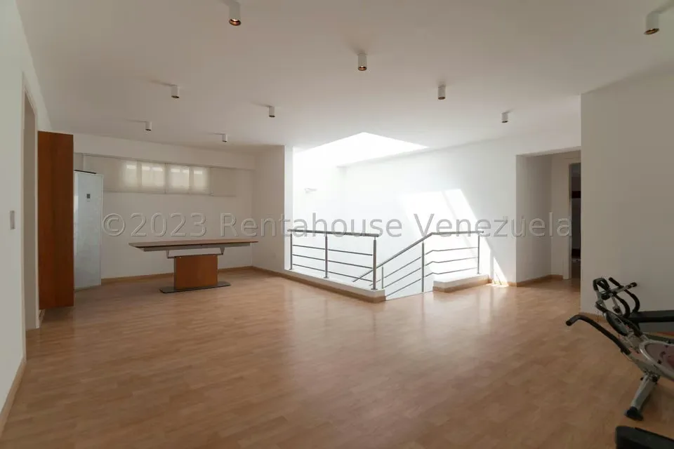 Casa (Multipes Niveles) en Venta en Prados del Este, Distrito Metropolitano - 28