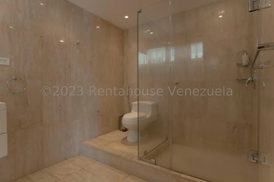 Casa (Multipes Niveles) en Venta en Prados del Este, Distrito Metropolitano - 35