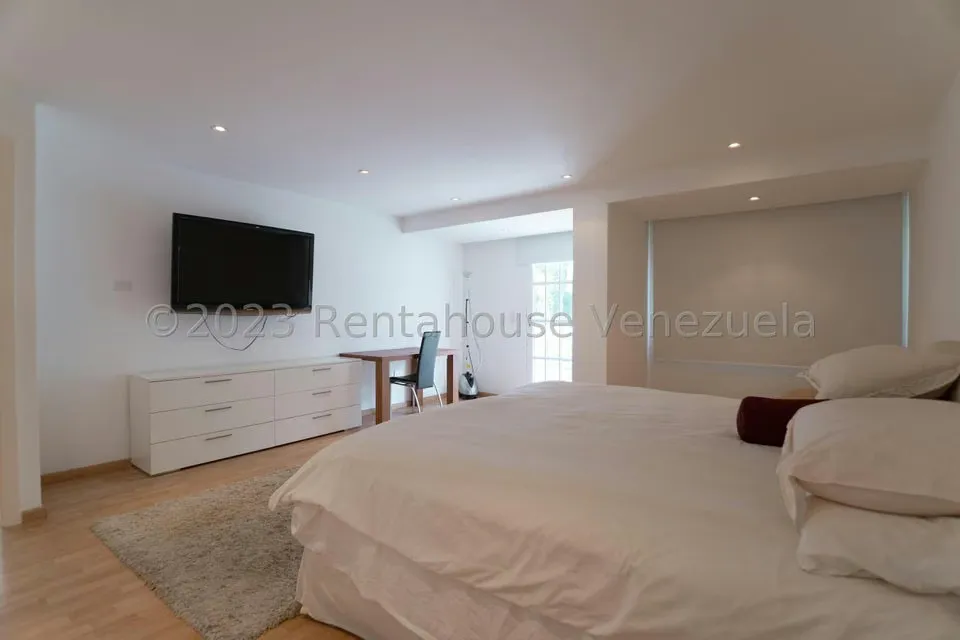 Casa (Multipes Niveles) en Venta en Prados del Este, Distrito Metropolitano - 37