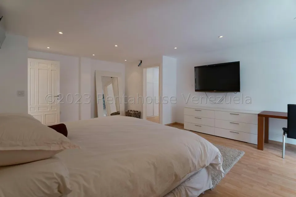 Casa (Multipes Niveles) en Venta en Prados del Este, Distrito Metropolitano - 39