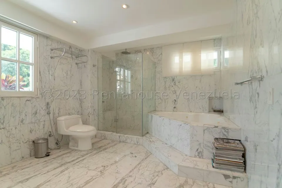 Casa (Multipes Niveles) en Venta en Prados del Este, Distrito Metropolitano - 40