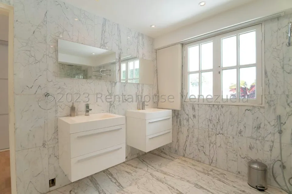 Casa (Multipes Niveles) en Venta en Prados del Este, Distrito Metropolitano - 41