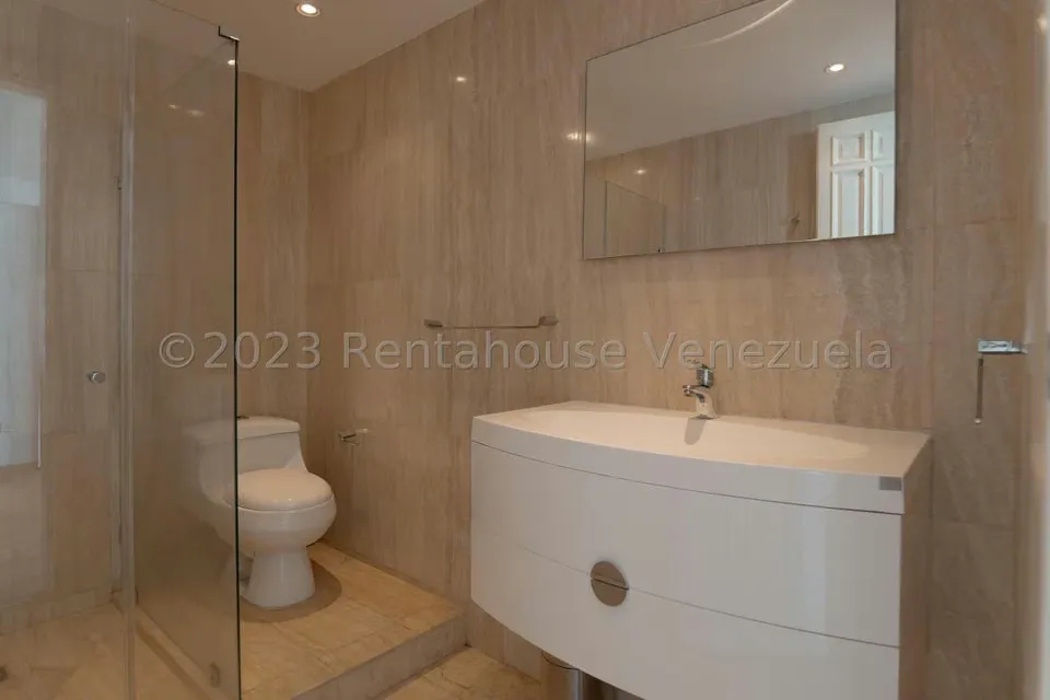 Casa (Multipes Niveles) en Venta en Prados del Este, Distrito Metropolitano - 51