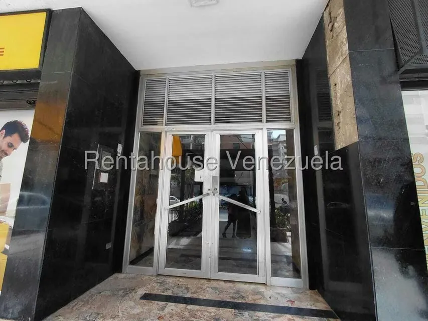 Apartamento (1 Nivel) en Alquiler en Los Palos Grandes, Distrito Metropolitano - 2