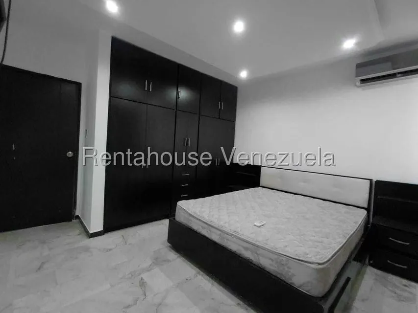 Apartamento (1 Nivel) en Alquiler en Los Palos Grandes, Distrito Metropolitano - 11