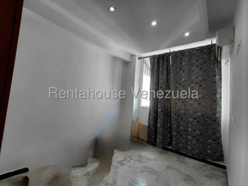 Apartamento (1 Nivel) en Alquiler en Los Palos Grandes, Distrito Metropolitano - 15