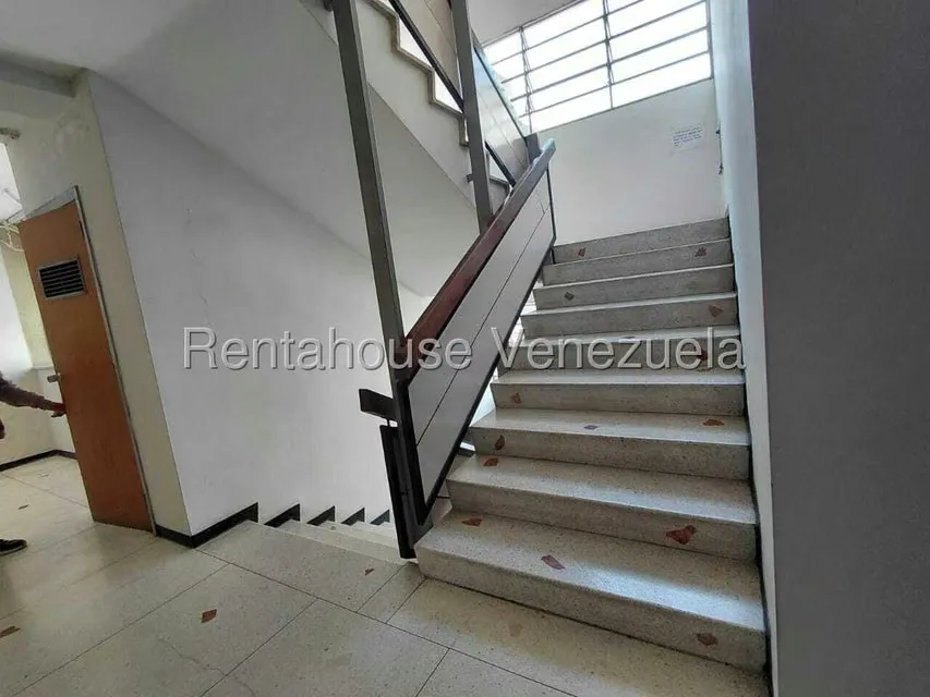Apartamento (1 Nivel) en Alquiler en Los Palos Grandes, Distrito Metropolitano - 17