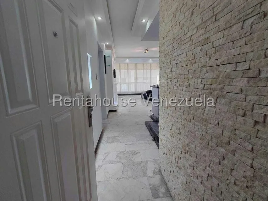 Apartamento (1 Nivel) en Alquiler en Los Palos Grandes, Distrito Metropolitano - 4