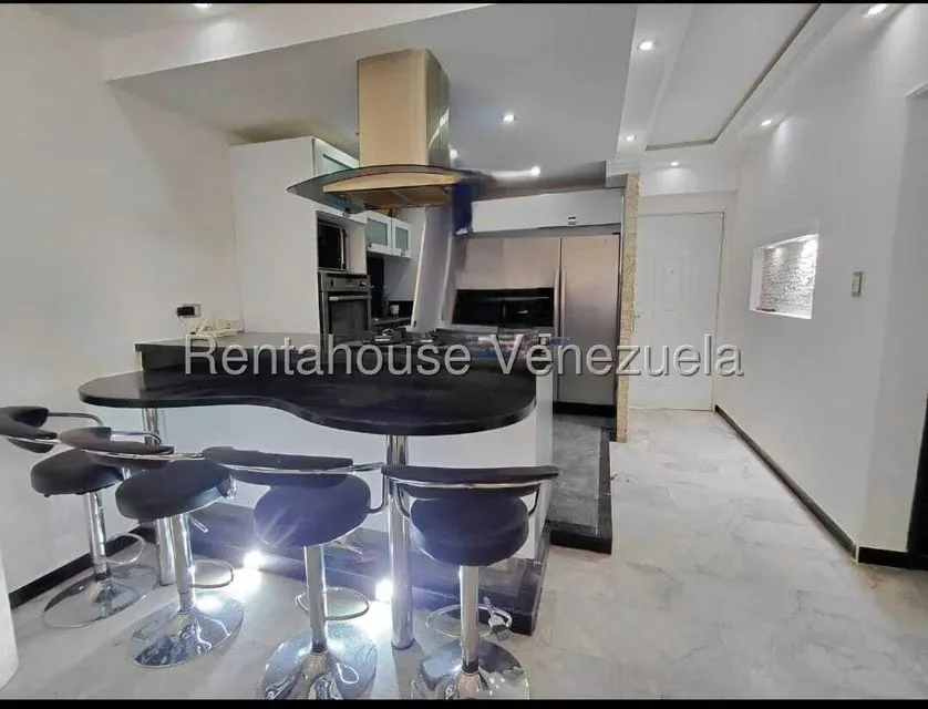 Apartamento (1 Nivel) en Alquiler en Los Palos Grandes, Distrito Metropolitano - 8