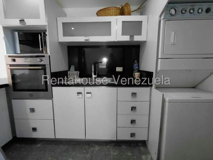 Apartamento (1 Nivel) en Alquiler en Los Palos Grandes, Distrito Metropolitano - 10