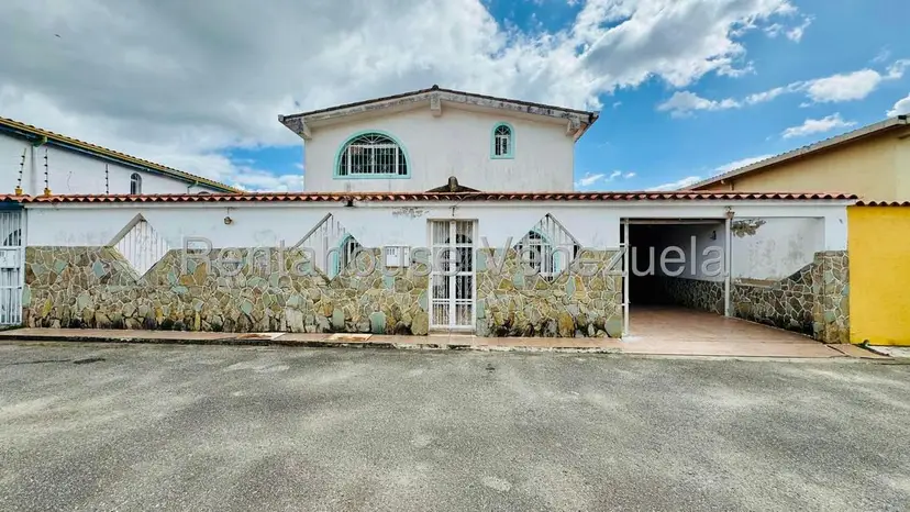 Casa (Duplex) en Alquiler en La Mora I, Aragua