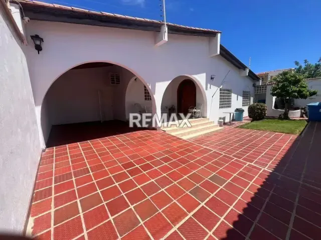 En venta hermosa Casa-Quinta. Santa Irene - 2