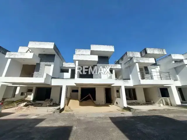 Casa en Venta en Obra Gris. Av. Ppal. de Pueblo Nuevo