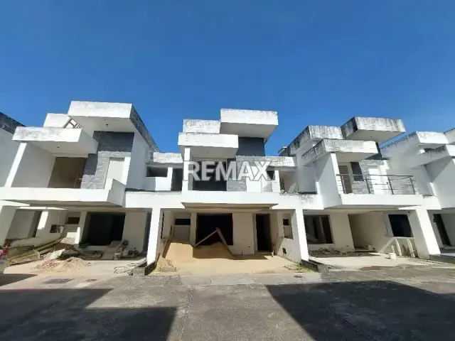 Casa en Venta en Obra Gris. Av. Ppal. de Pueblo Nuevo
