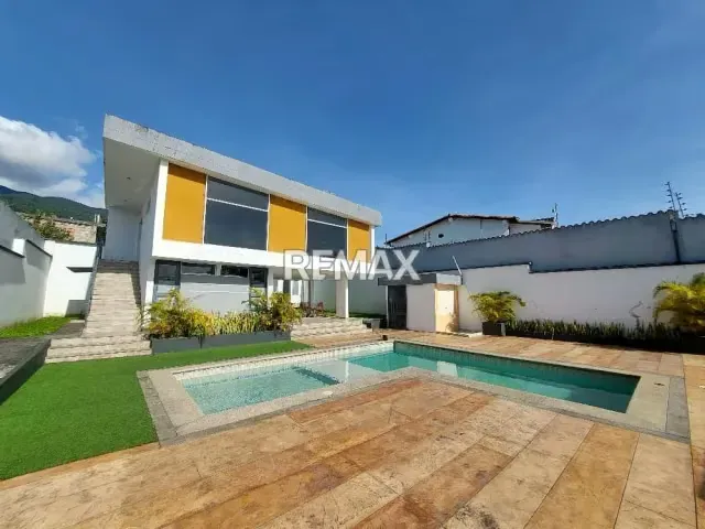 Casa en Venta en Obra Gris. Av. Ppal. de Pueblo Nuevo - 12
