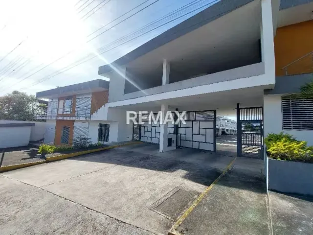Casa en Venta en Obra Gris. Av. Ppal. de Pueblo Nuevo - 3