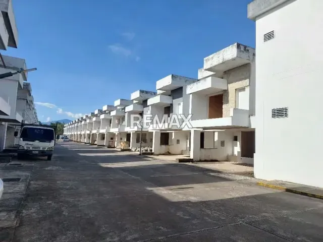 Casa en Venta en Obra Gris. Av. Ppal. de Pueblo Nuevo - 4
