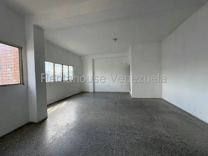 Local Comercial en Alquiler en Parroquia Juan de Villegas, Lara - 3