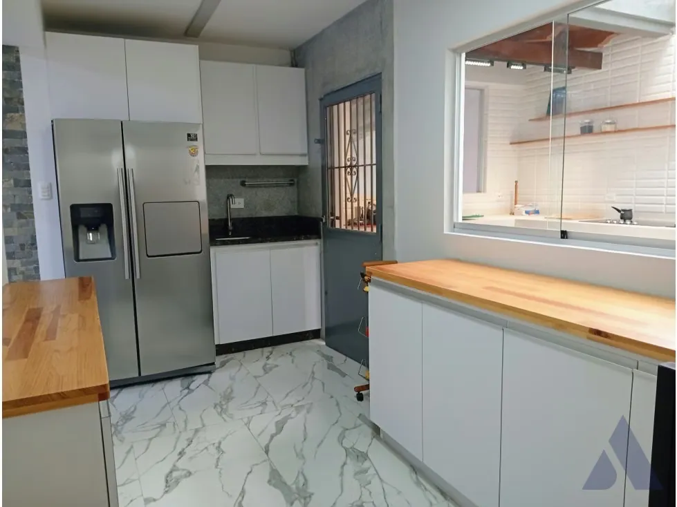 Vendo casa actualizada 440m2 5h/6b/2p Los Naranjos 2112 - 12