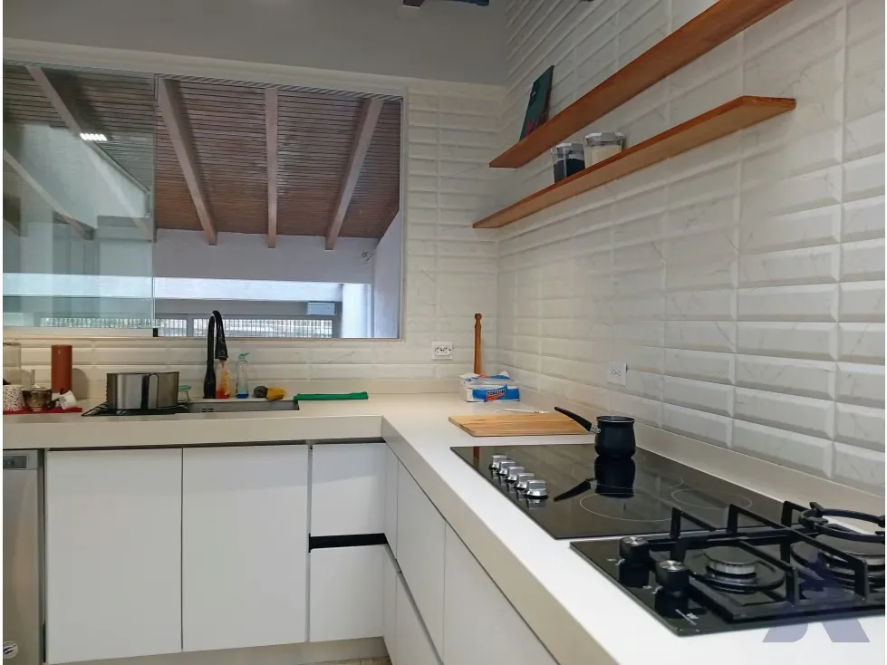 Vendo casa actualizada 440m2 5h/6b/2p Los Naranjos 2112 - 13