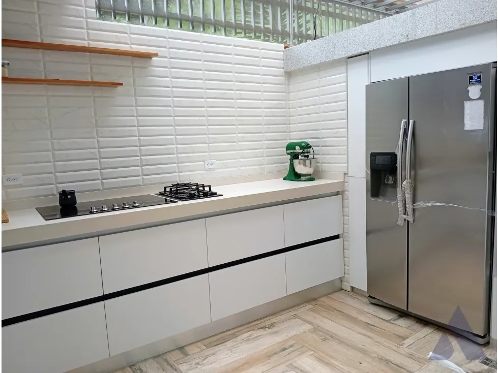 Vendo casa actualizada 440m2 5h/6b/2p Los Naranjos 2112 - 14