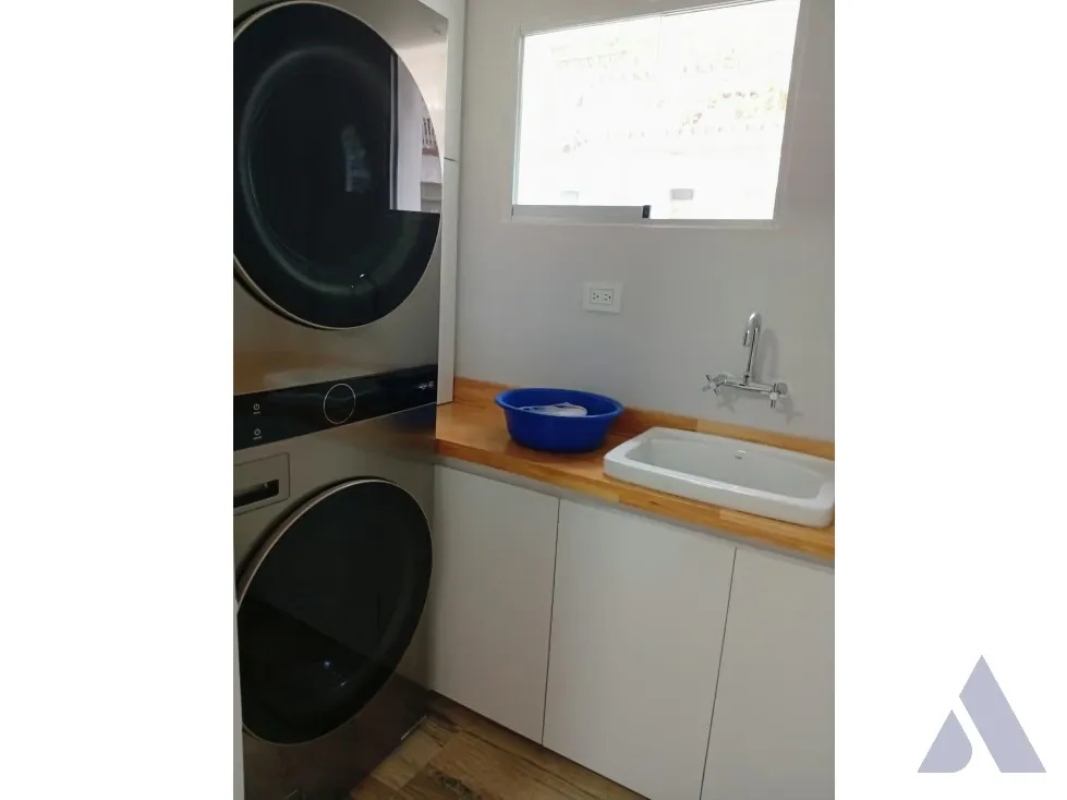 Vendo casa actualizada 440m2 5h/6b/2p Los Naranjos 2112 - 16