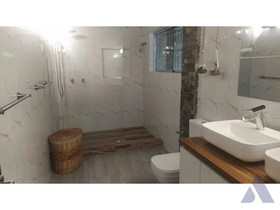 Vendo casa actualizada 440m2 5h/6b/2p Los Naranjos 2112 - 21