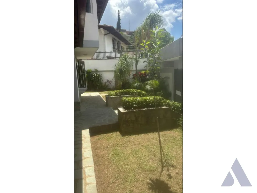 Vendo casa actualizada 440m2 5h/6b/2p Los Naranjos 2112 - 31