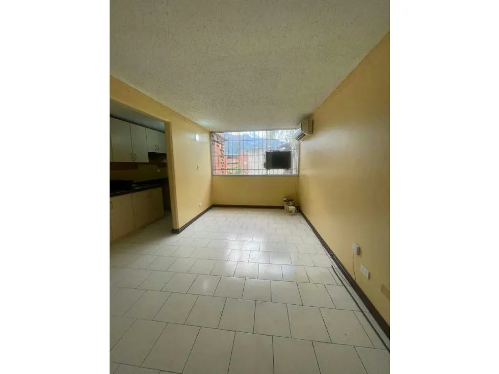 En Venta Apartamento Urb. Nueva Casarapa. La Floresta - 3