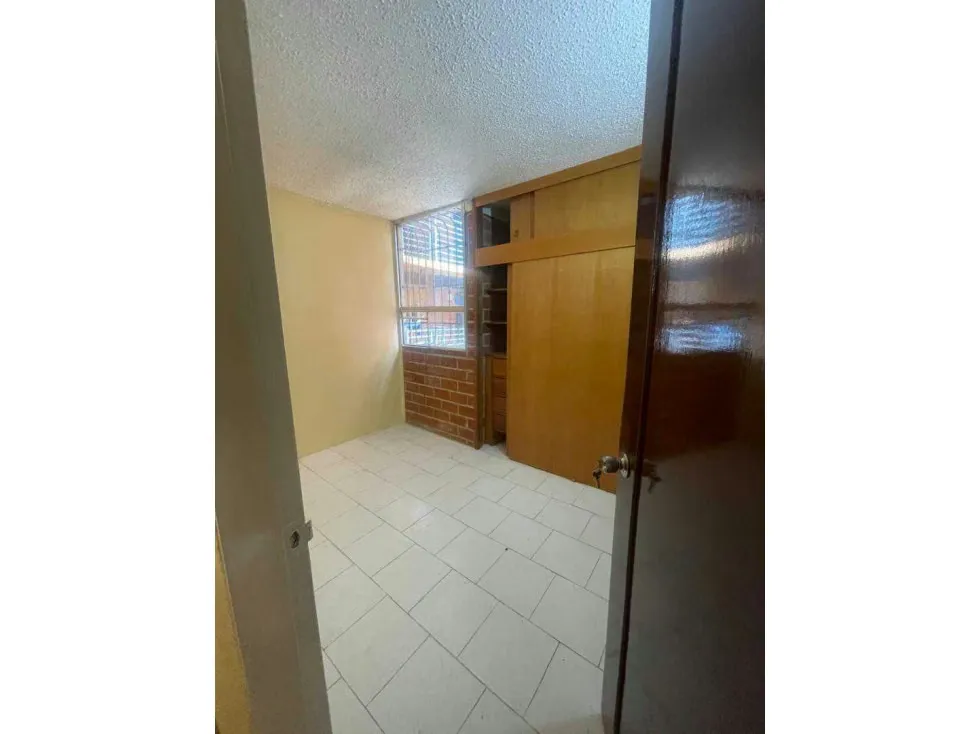 En Venta Apartamento Urb. Nueva Casarapa. La Floresta - 4