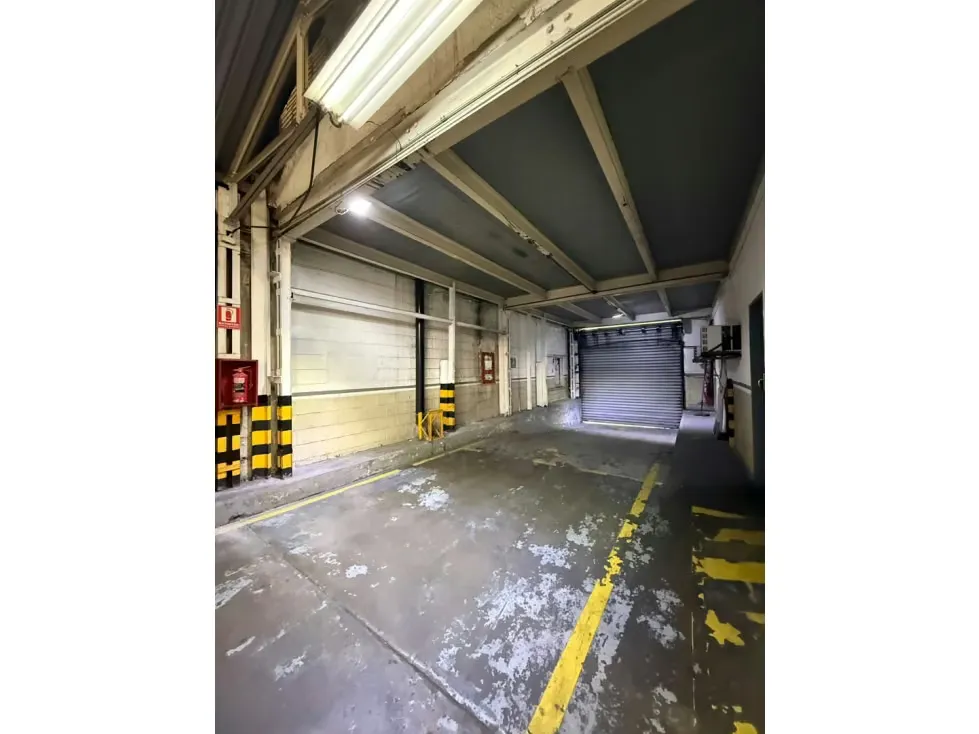 Se vende/alquila Galpon 3.000m² Av Nueva Granada - 18