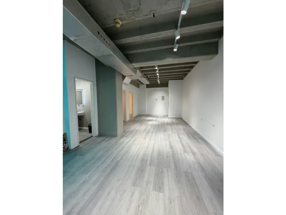 Alquilo oficina 61m2 Torre Espo 3A Las Mercedes 5231