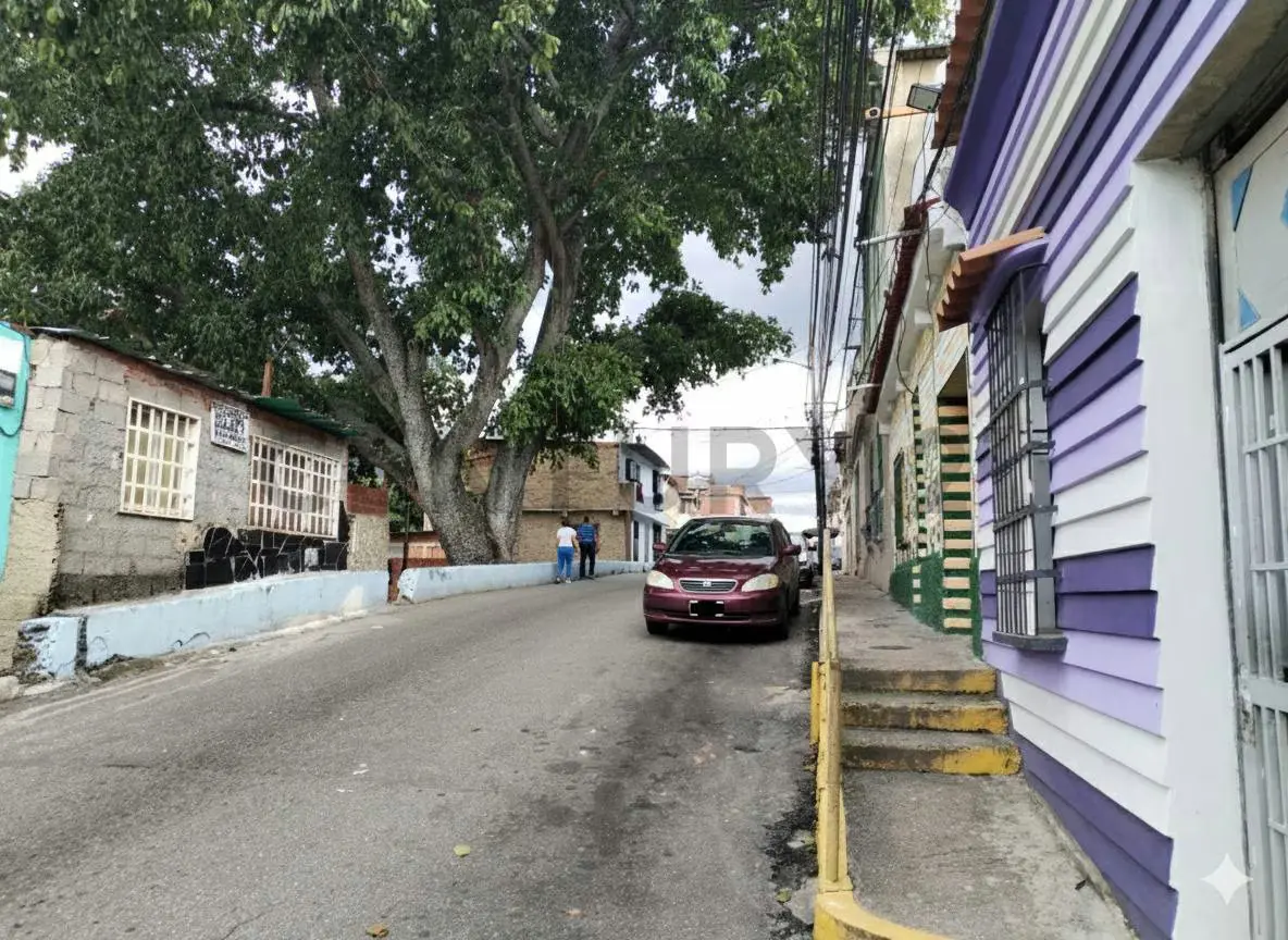 La Pastora vendo ¡Oportunidad! Casa 3 Niveles, 216 m2, 4H/2 ½ B, Sólo $ 45.000