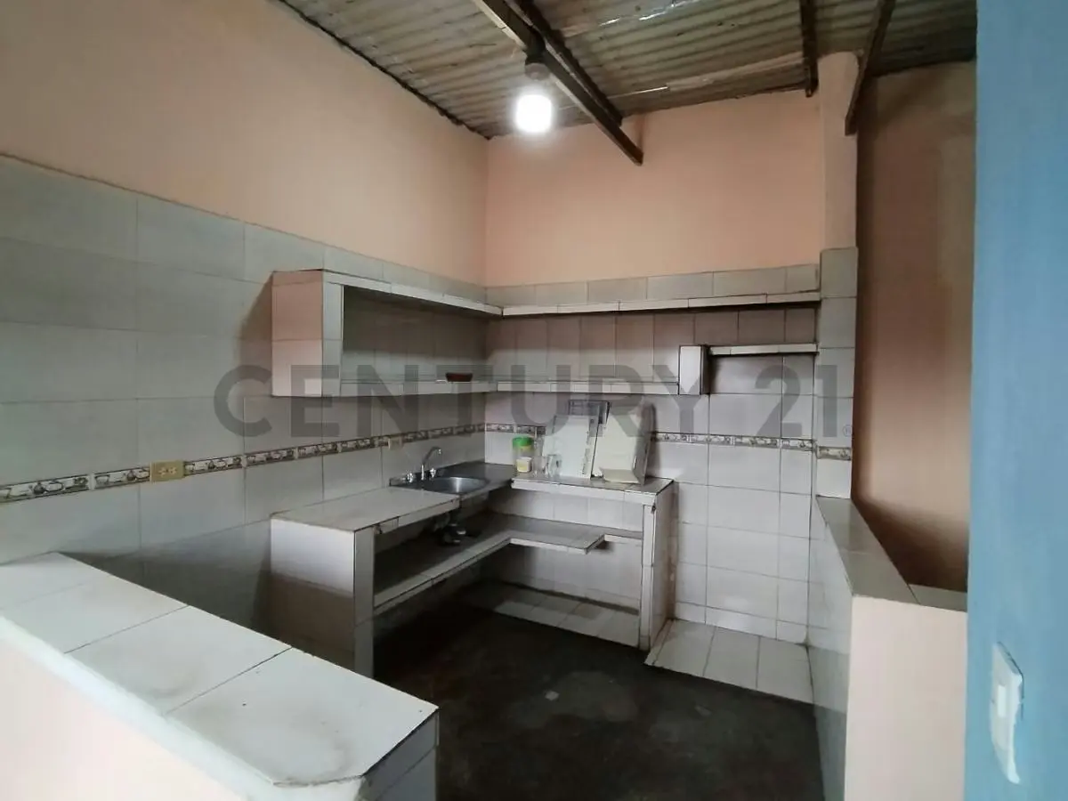 La Pastora vendo ¡Oportunidad! Casa 3 Niveles, 216 m2, 4H/2 ½ B, Sólo $ 45.000 - 4