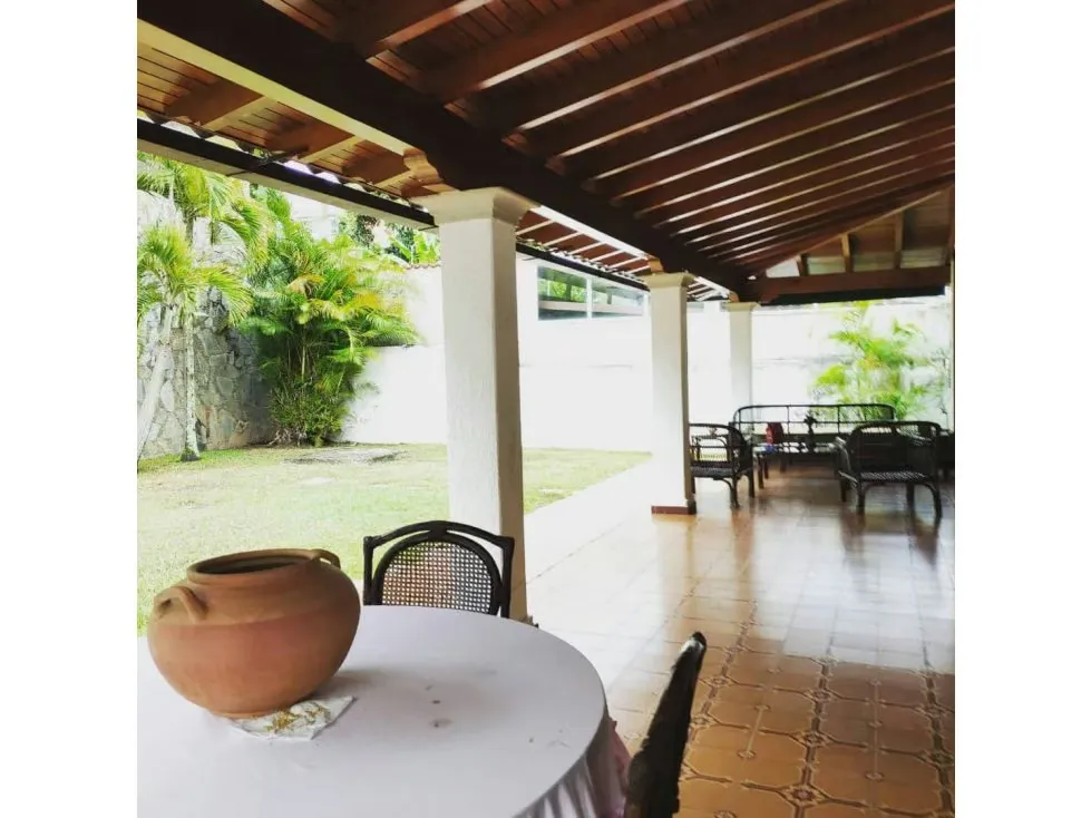 Vendo casa 600m2 5h/5b/5p Cumbres de Curumo 1100 - 4
