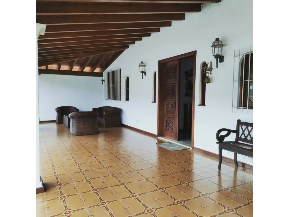 Vendo casa 600m2 5h/5b/5p Cumbres de Curumo 1100 - 7
