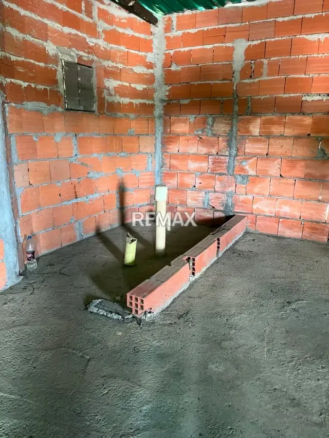 Terreno con casa de dos niveles y galpones en venta. Comunidad de algodonal. Araure - 15