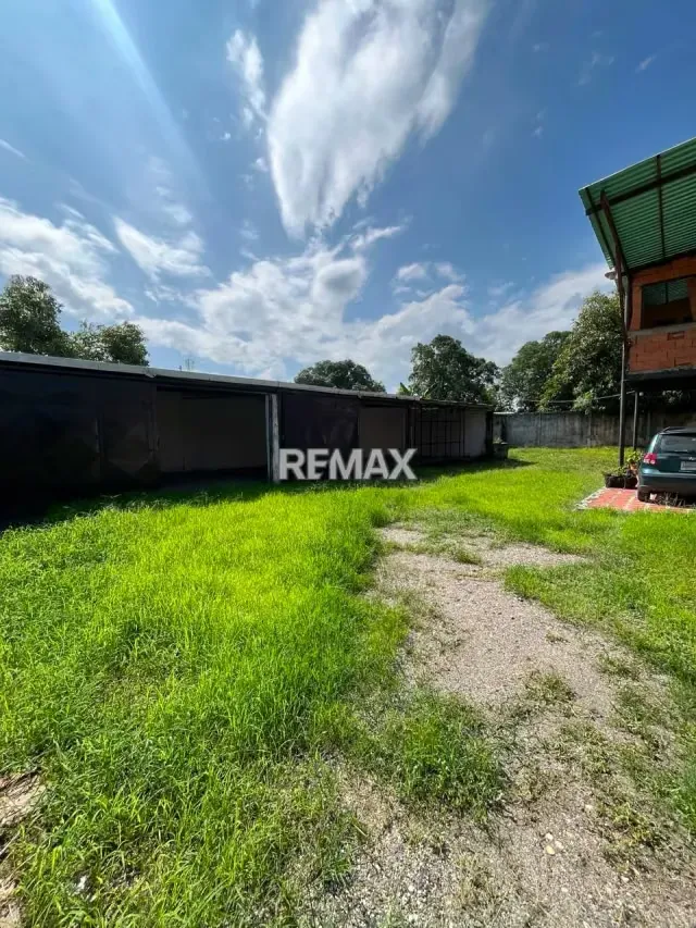 Terreno con casa de dos niveles y galpones en venta. Comunidad de algodonal. Araure - 18