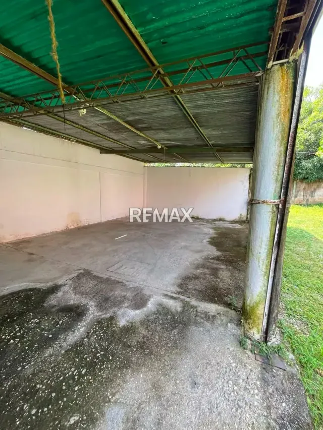 Terreno con casa de dos niveles y galpones en venta. Comunidad de algodonal. Araure - 19