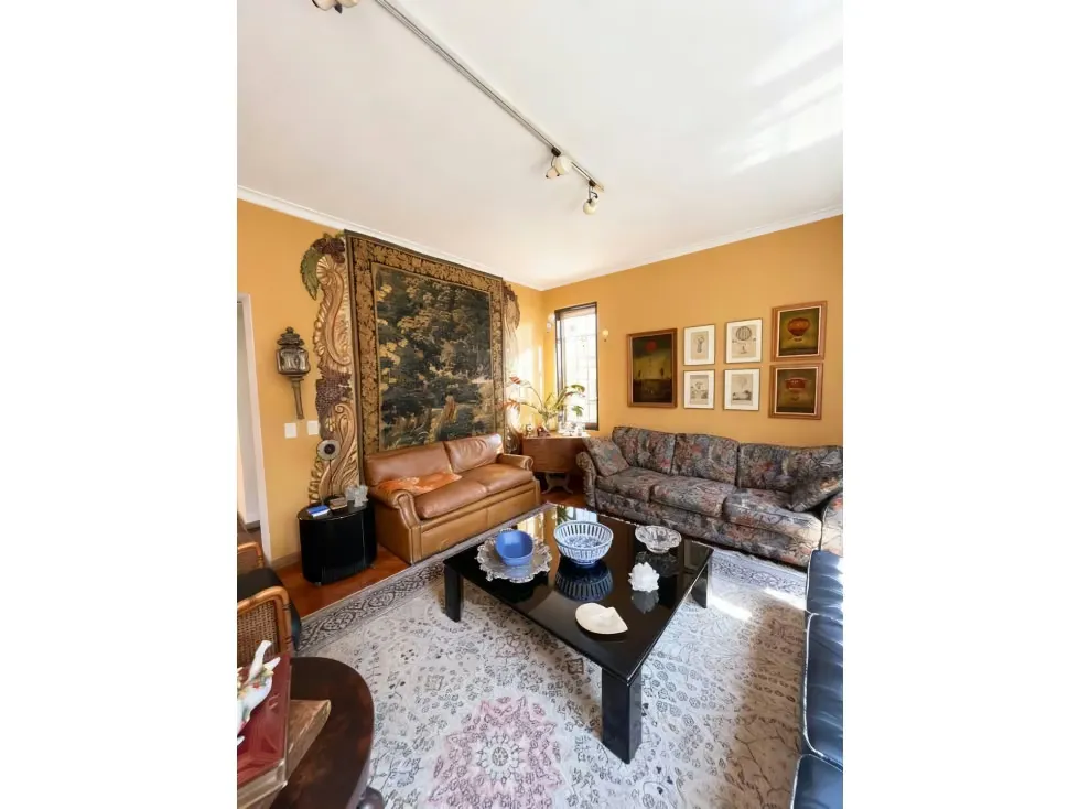 Se vende casa 440m2 Los Palos Grandes 5066