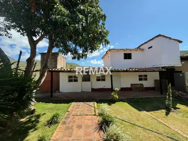 EN VENTA EXCLUSIVA CASA DE CAMPO. (A tan solo 35 min de san Cristóbal LOBATERA aldea Zaragoza