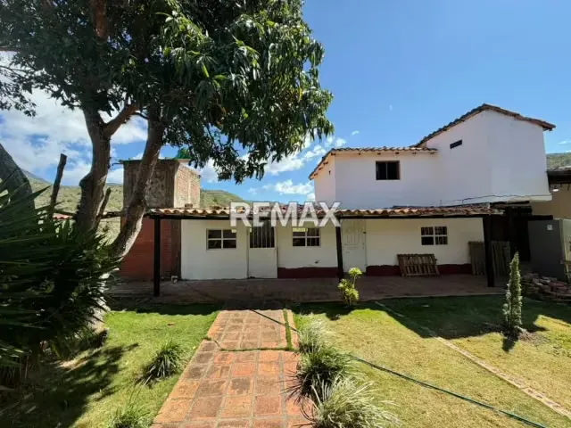 EN VENTA EXCLUSIVA CASA DE CAMPO. (A tan solo 35 min de san Cristóbal LOBATERA aldea Zaragoza