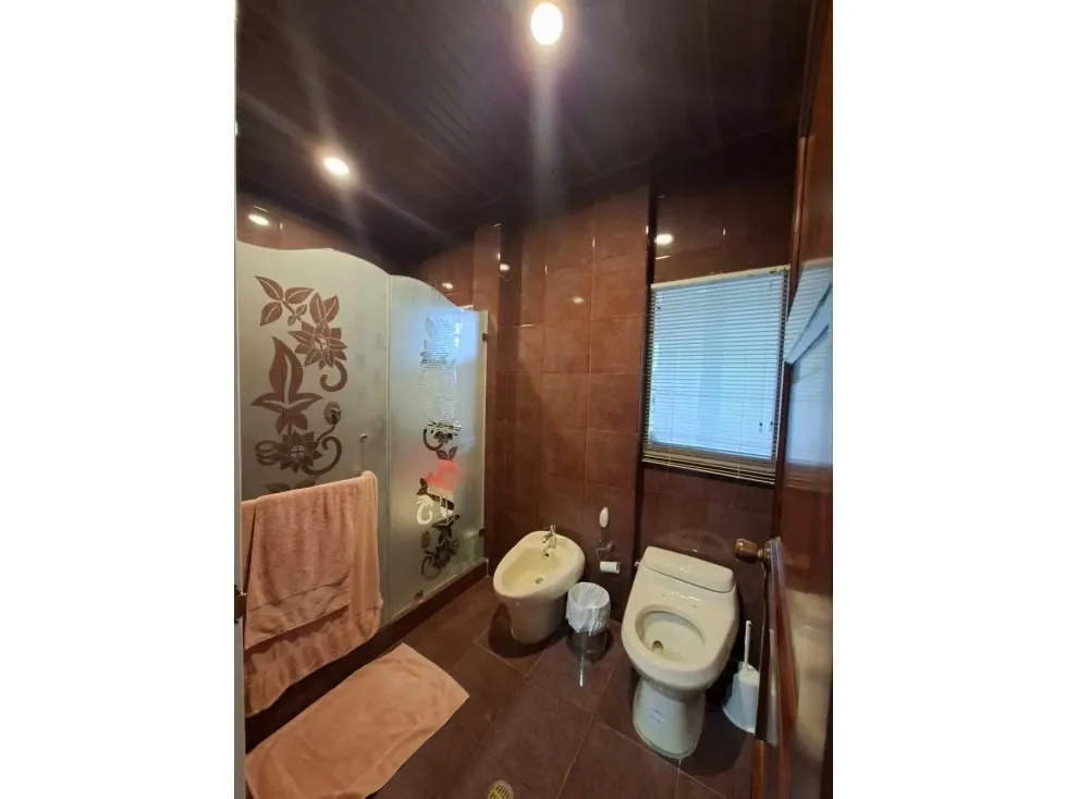 Vendo casa familiar 450m2 Alta Florida 2845 - 40