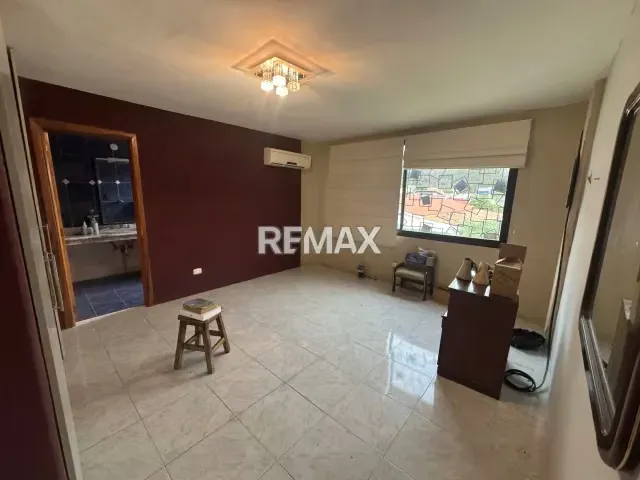 Casa en venta en calle cerrada - 12